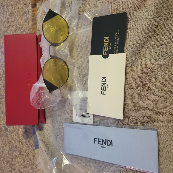 Authentic FENDI SUNGLASSES - Picture 3 of 3